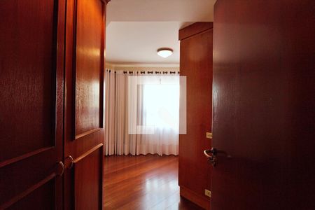 Casa de condomínio à venda com 700m², 4 quartos e 4 vagas Casa de condomínio à venda com 700m², 4 quartos e 4 vagasSuíte 1