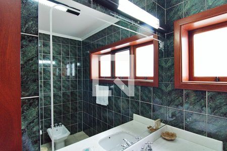 Casa de condomínio à venda com 700m², 4 quartos e 4 vagas Casa de condomínio à venda com 700m², 4 quartos e 4 vagasBanheiro da Suíte 3