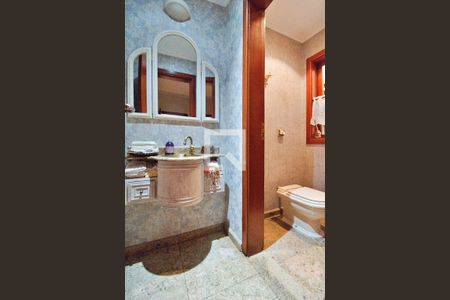 Casa de condomínio à venda com 700m², 4 quartos e 4 vagas Casa de condomínio à venda com 700m², 4 quartos e 4 vagasLavabo