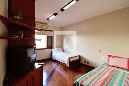 Casa de condomínio à venda com 700m², 4 quartos e 4 vagas Casa de condomínio à venda com 700m², 4 quartos e 4 vagasSuíte 3