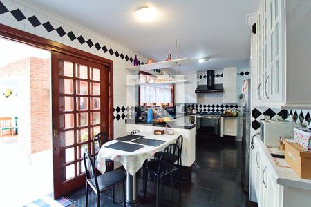 Casa de condomínio à venda com 700m², 4 quartos e 4 vagas Casa de condomínio à venda com 700m², 4 quartos e 4 vagasCozinha