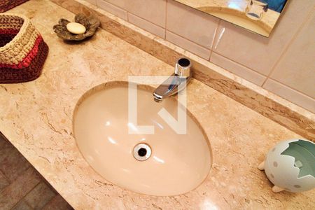 Casa de condomínio à venda com 700m², 4 quartos e 4 vagas Casa de condomínio à venda com 700m², 4 quartos e 4 vagasLavabo Salão de Festas