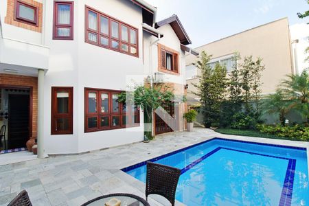 Casa de condomínio à venda com 700m², 4 quartos e 4 vagas Casa de condomínio à venda com 700m², 4 quartos e 4 vagasÁrea Externa