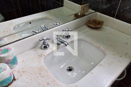 Casa de condomínio à venda com 700m², 4 quartos e 4 vagas Casa de condomínio à venda com 700m², 4 quartos e 4 vagasBanheiro da Suíte 3