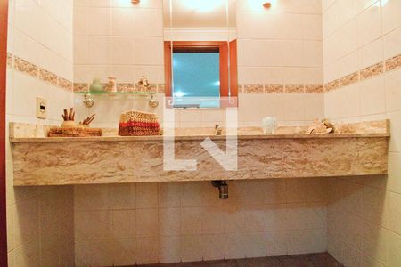 Casa de condomínio à venda com 700m², 4 quartos e 4 vagas Casa de condomínio à venda com 700m², 4 quartos e 4 vagasLavabo Salão de Festas