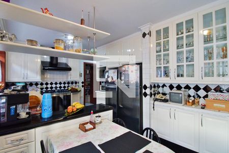 Casa de condomínio à venda com 700m², 4 quartos e 4 vagas Casa de condomínio à venda com 700m², 4 quartos e 4 vagasCozinha