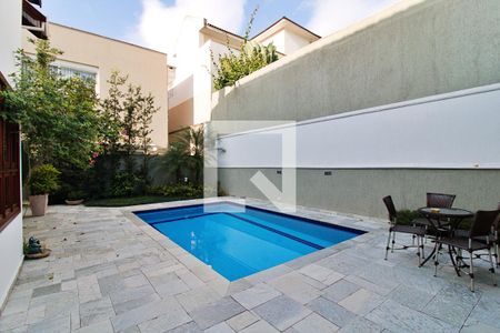 Casa de condomínio à venda com 700m², 4 quartos e 4 vagas Casa de condomínio à venda com 700m², 4 quartos e 4 vagasÁrea Externa