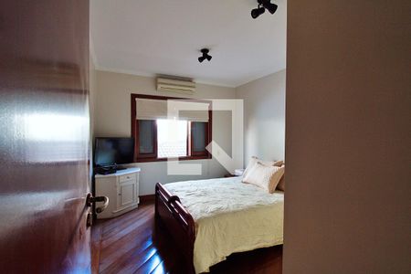 Casa de condomínio à venda com 700m², 4 quartos e 4 vagas Casa de condomínio à venda com 700m², 4 quartos e 4 vagasSuíte 2