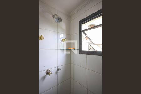 Apartamento à venda com 94m², 3 quartos e 2 vagasChuveiro do banheiro da suíte 