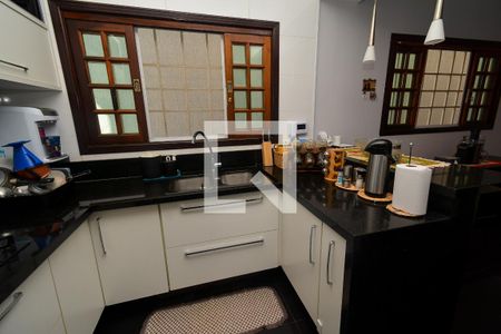 Casa à venda com 252m², 2 quartos e 3 vagas Casa à venda com 252m², 2 quartos e 3 vagasCozinha