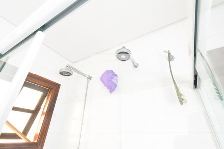 Casa à venda com 252m², 2 quartos e 3 vagas Casa à venda com 252m², 2 quartos e 3 vagasChuveiro