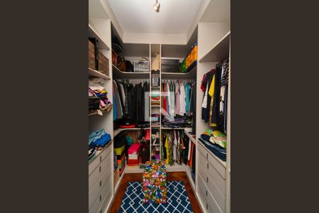 Casa à venda com 252m², 2 quartos e 3 vagas Casa à venda com 252m², 2 quartos e 3 vagasCloset