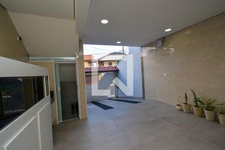 Casa à venda com 252m², 2 quartos e 3 vagas Casa à venda com 252m², 2 quartos e 3 vagasGaragem