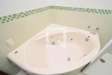 Casa à venda com 252m², 2 quartos e 3 vagas Casa à venda com 252m², 2 quartos e 3 vagasBanheiro da Suíte