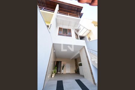 Casa à venda com 252m², 2 quartos e 3 vagas Casa à venda com 252m², 2 quartos e 3 vagasGaragem