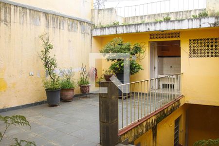 Casa à venda com 330m², 2 quartos e 7 vagas Casa à venda com 330m², 2 quartos e 7 vagasGaragem e área externa