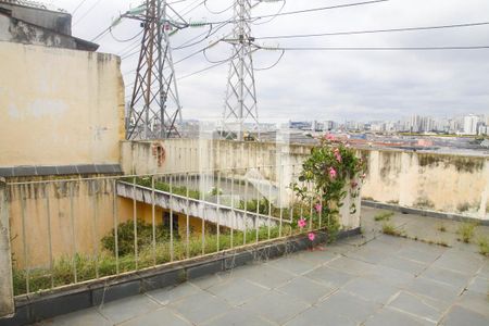 Casa à venda com 330m², 2 quartos e 7 vagas Casa à venda com 330m², 2 quartos e 7 vagasGaragem e área externa