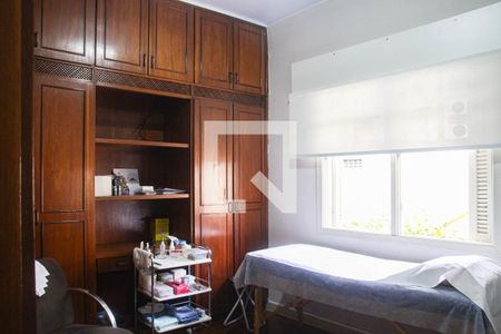 Casa à venda com 330m², 2 quartos e 7 vagas Casa à venda com 330m², 2 quartos e 7 vagasQuarto 2