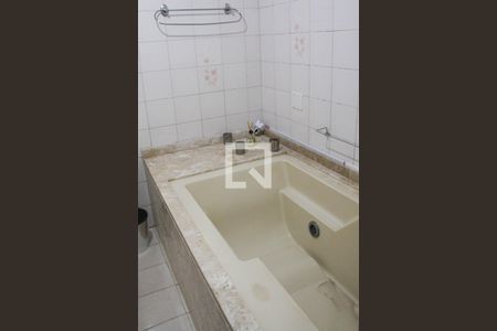 Casa à venda com 330m², 2 quartos e 7 vagas Casa à venda com 330m², 2 quartos e 7 vagasBanheiro