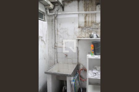 Casa à venda com 330m², 2 quartos e 7 vagas Casa à venda com 330m², 2 quartos e 7 vagasÁrea de Serviço