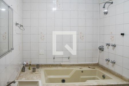 Casa à venda com 330m², 2 quartos e 7 vagas Casa à venda com 330m², 2 quartos e 7 vagasBanheiro