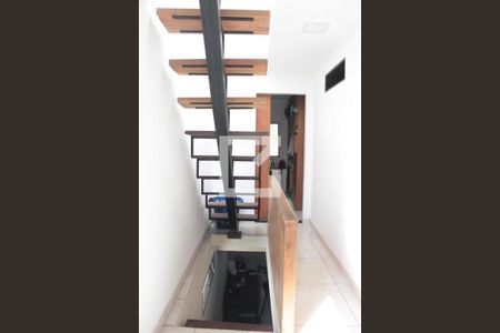 Casa à venda com 400m², 4 quartos e 5 vagasEscada