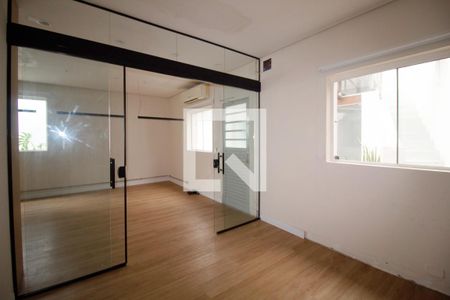 Casa para alugar com 200m², 3 quartos e 8 vagasSala de TV