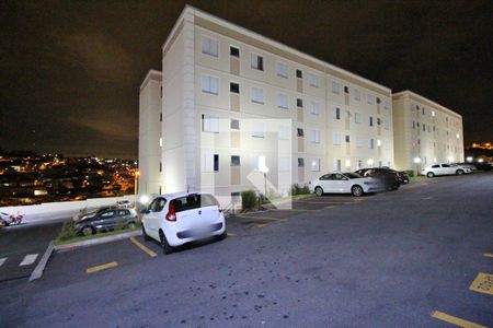 Apartamento à venda com 43m², 2 quartos e 1 vagaEstacionamento e fachada do bloco