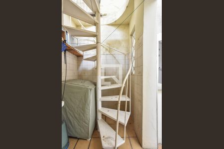 Casa para alugar com 110m², 3 quartos e 2 vagasEscada