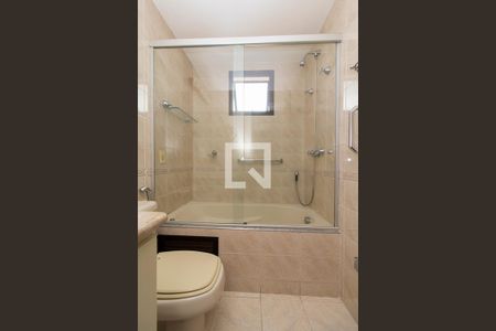 Apartamento à venda com 96m², 3 quartos e 2 vagas Apartamento à venda com 96m², 3 quartos e 2 vagasBanheiro da Suíte