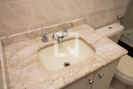 Apartamento à venda com 96m², 3 quartos e 2 vagas Apartamento à venda com 96m², 3 quartos e 2 vagasBanheiro da Suíte