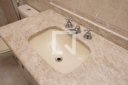 Apartamento à venda com 96m², 3 quartos e 2 vagas Apartamento à venda com 96m², 3 quartos e 2 vagasBanheiro do Corredor