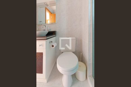 Banheiro de apartamento para alugar com 3 quartos, 64m² em Cavalhada, Porto Alegre
