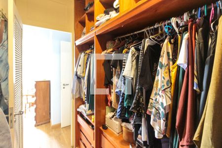 Apartamento à venda com 185m², 3 quartos e 3 vagasCloset da suíte 1