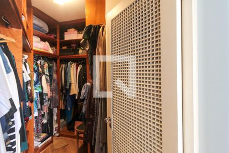 Apartamento à venda com 185m², 3 quartos e 3 vagasCloset da suíte 1