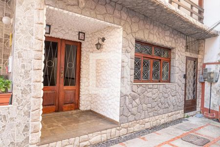 Casa à venda com 160m², 4 quartos e sem vaga Casa à venda com 160m², 4 quartos e sem vagaFachada