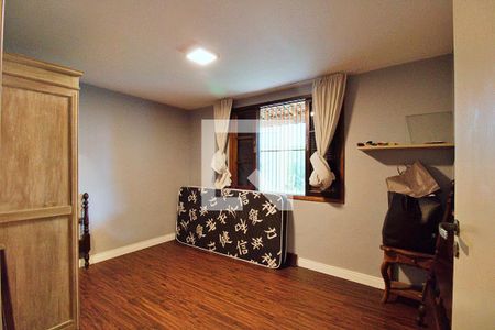 Casa à venda com 220m², 4 quartos e 4 vagasQuarto de Serviço