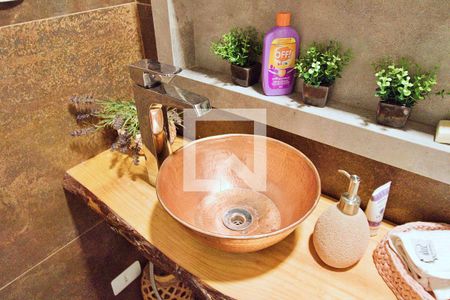 Casa à venda com 220m², 4 quartos e 4 vagasBanheiro da Suíte 2