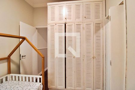 Casa à venda com 220m², 4 quartos e 4 vagasSuíte 2