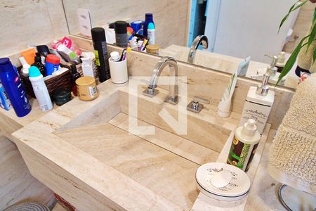 Casa à venda com 220m², 4 quartos e 4 vagasBanheiro da Suíte 1