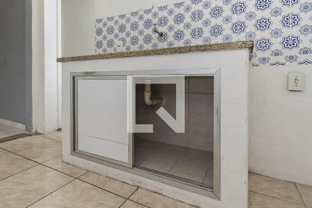 Apartamento para alugar com 62m², 2 quartos e sem vaga Apartamento para alugar com 62m², 2 quartos e sem vagaCozinha - Armário