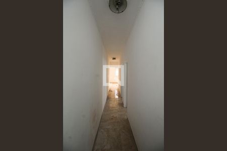 Casa à venda com 100m², 2 quartos e 2 vagasCorredor