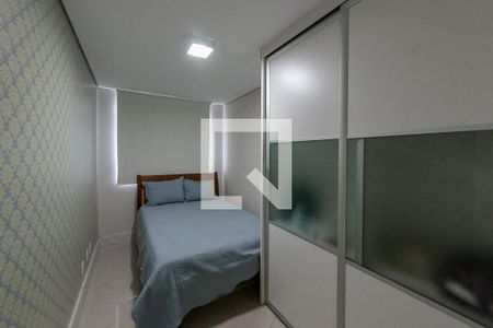 Apartamento à venda com 220m², 5 quartos e 4 vagasQuarto 2