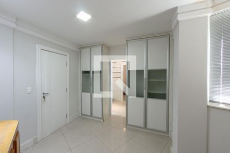 Apartamento à venda com 220m², 5 quartos e 4 vagasQuarto 3