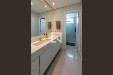 Apartamento à venda com 220m², 5 quartos e 4 vagasBanheiro Social