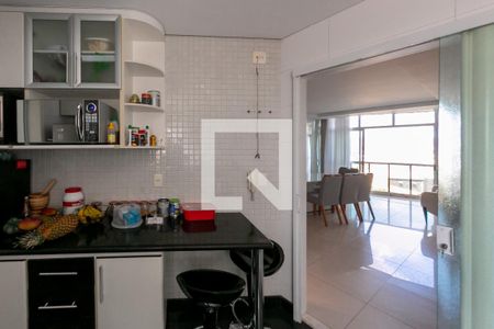 Apartamento à venda com 220m², 5 quartos e 4 vagasCozinha