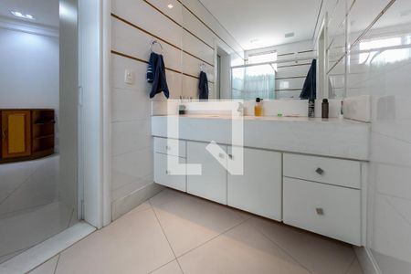 Apartamento à venda com 220m², 5 quartos e 4 vagasBanheiro do quarto 3 e 4