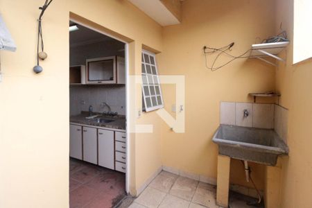 Casa à venda com 340m², 5 quartos e 8 vagas Casa à venda com 340m², 5 quartos e 8 vagasÁrea de Serviço