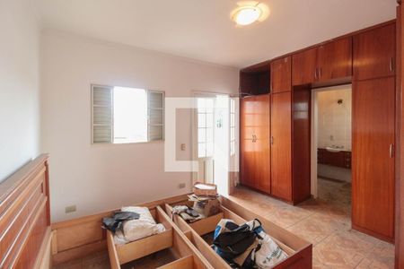 Casa à venda com 340m², 5 quartos e 8 vagas Casa à venda com 340m², 5 quartos e 8 vagasQuarto