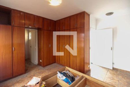 Casa à venda com 340m², 5 quartos e 8 vagas Casa à venda com 340m², 5 quartos e 8 vagasQuarto